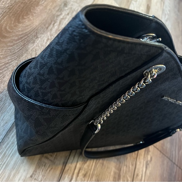 Michael Kors Black Jet Set Large Logo Shoulder Bag - Picture 5 of 10